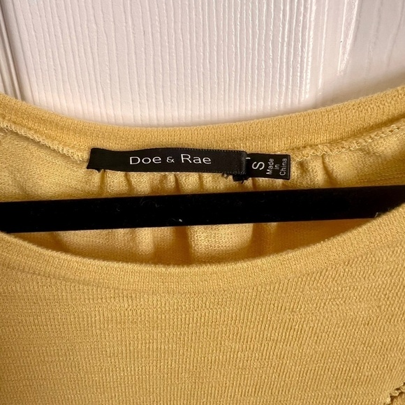 Doe & Rae Tie Sleeve Top Cutout Detail Blouse Casual Comfy Pullover ladies small - Picture 4 of 10
